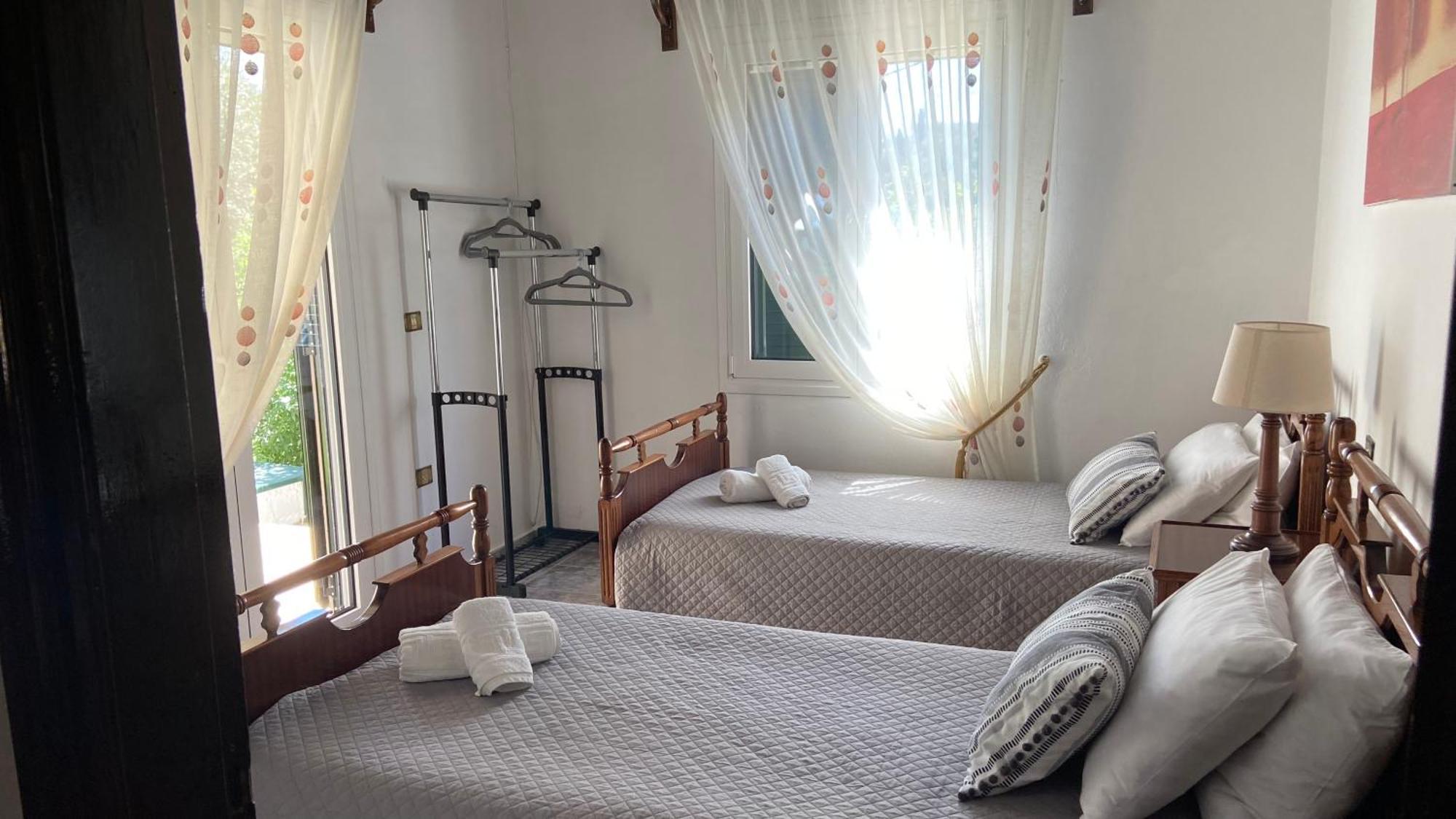 Yard Family Sidari Corfu * Antipernoi